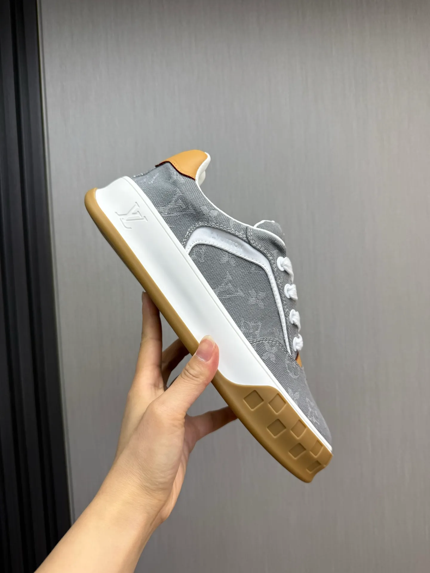 Men's shoes 620💰 Lv. Top purchasing agent🇮🇹 Louis Vuitton, sports sneakers counter synchronization, uppers imported from Italy, high-quality splicing and complex handicrafts, imported mesh pads are soft and comfortable, soles: original factory special soles, TPU exclusive movable molded soles super comfortable, original factory single goods, 🔍🔍high quality, you can enter and exit the counter at will, welcome to compare, code number 38-44 (customized 38.45)